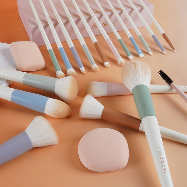 LULUCOLORS 18pc Colorful makeup brush set