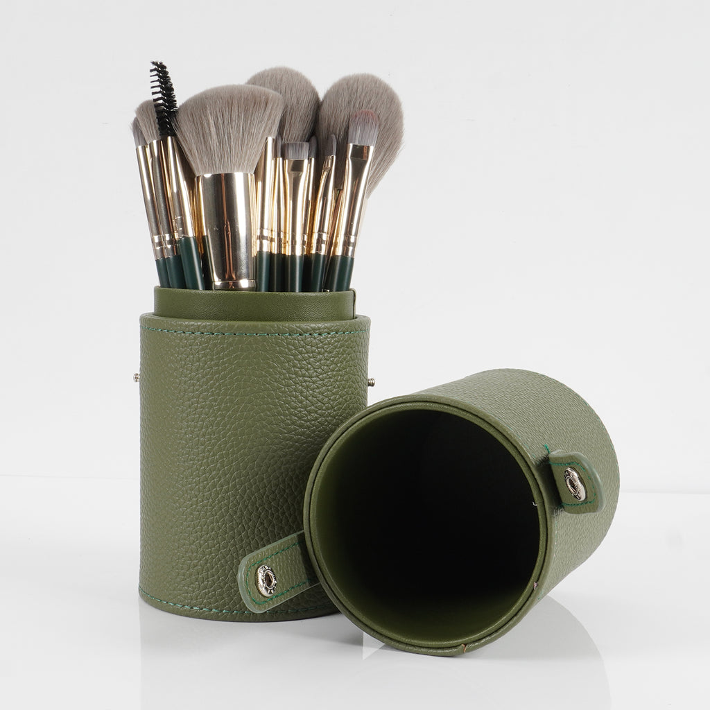 LULUCOLORS 18pc Tail Wood Makeup Brush Set (green)